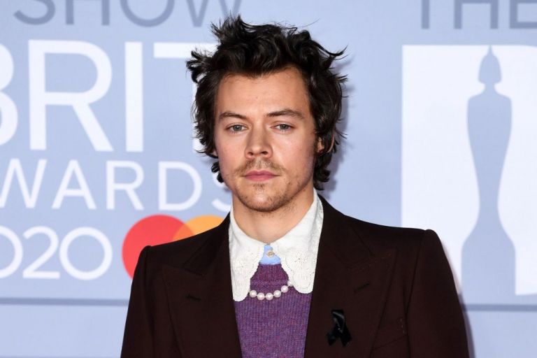 «Φόρα επιτέλους μάσκα!»: Φανς μαλώνουν τον Χάρι Στάιλς στο Twitter