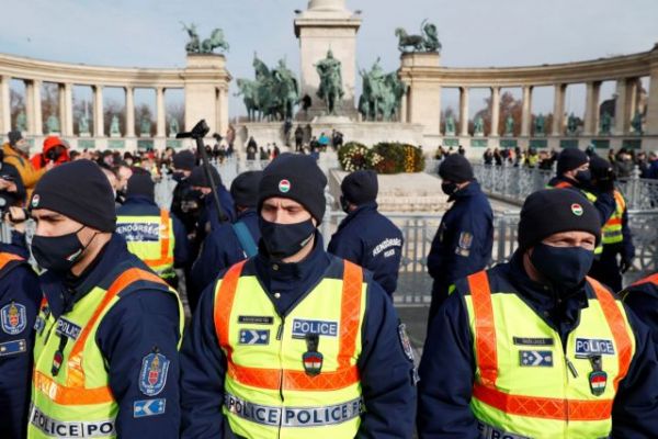 Κοροναϊός : Μεγάλες αντιδράσεις για τα περιοριστικά μέτρα στην Ουγγαρία
