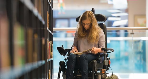 Αποδέχονται τον εαυτό τους, αλλά η κοινωνία τους καθιστά ανάπηρους – Ο «γολγοθάς» των φοιτητών ΑμεΑ