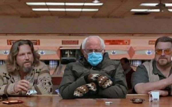 Μπέρνι Σάντερς : Πουλάει φούτερ με την φωτογραφία από το meme του