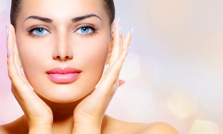 Καθαρισμός προσώπου στο σπίτι με απλά βήματα