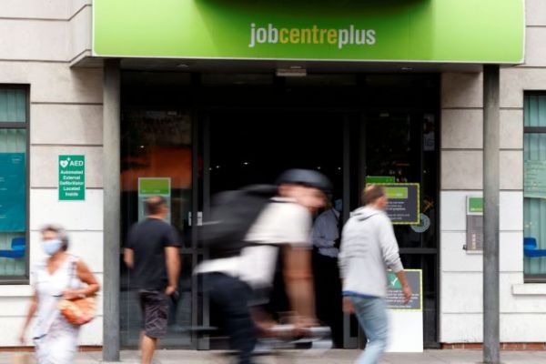 Βρετανία: Το δεύτερο lockdown εκτίναξε την ανεργία – Στο υψηλότερο επίπεδο από το 2016