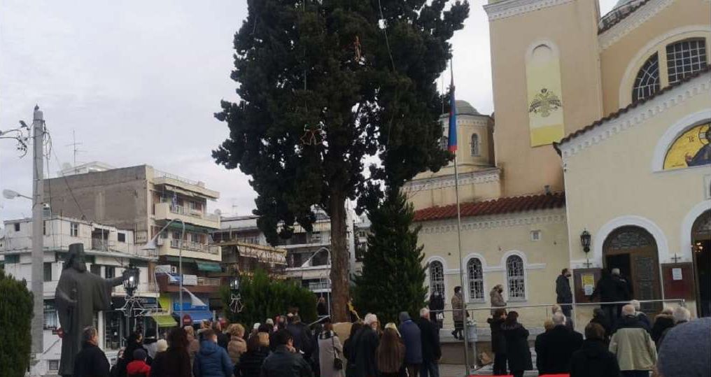 Θεοφάνια: Κοσμοσυρροή στη Μητρόπολη Καλαμαριάς στη Θεσσαλονίκη