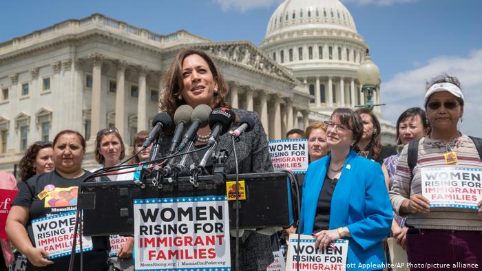 Κάμαλα Χάρις : Οσα τη χωρίζουν από τον Ομπάμα και όσα τη συνδέουν με τον Τραμπ