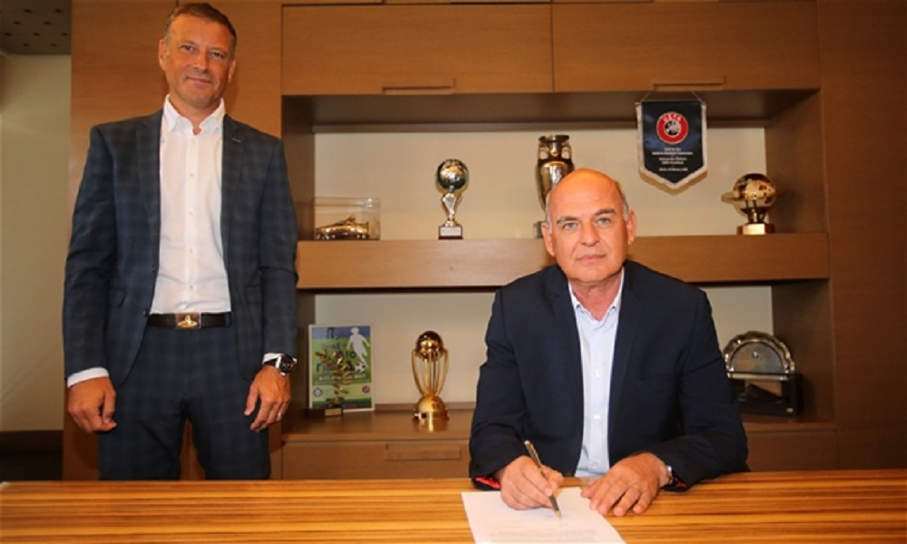 ΕΠΟ : Λιοντάρια στα πρωτοσέλιδα, κότες μπροστά στον Κλάτενμπεργκ