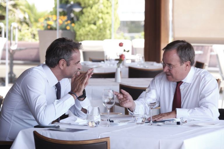 Την εκλογή Λάσετ στην προεδρία του CDU χαιρετίζει ο Μητσοτάκης