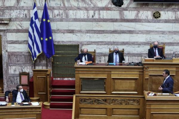 Εμβόλιο : Οι πολιτικές αντιπαραθέσεις στη Βουλή με φόντο την «ψυχρολουσία» της ΕΕ από την Pfizer