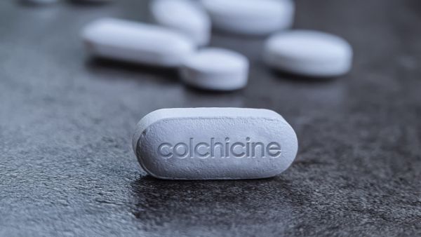 Ηλίας Μόσιαλος : Δεν είναι η κολχικίνη φάρμακο – θαύμα, υπάρχουν θετικά νέα από άλλες θεραπείες