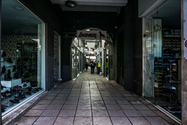 Κοροναϊός : Αύξηση περιοχών σε καραντίνα αλλά και άνοιγμα μαγαζιών - Ο κίνδυνος των αντιφατικών μηνυμάτων