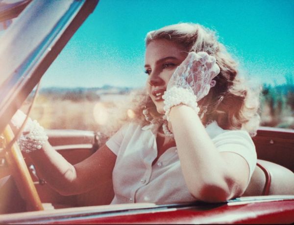 Λάνα Ντελ Ρέι: Δείτε το νέο βίντεο κλιπ του «Chemtrails Over the Country Club»