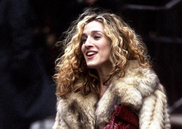 Αυτά είναι τα χτενίσματα της Carrie Bradshaw που έγιναν τάσεις