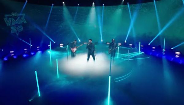 «With or without you» μαζί με «Jerusalema» από Χρήστο Μάστορα και Natasha Kay