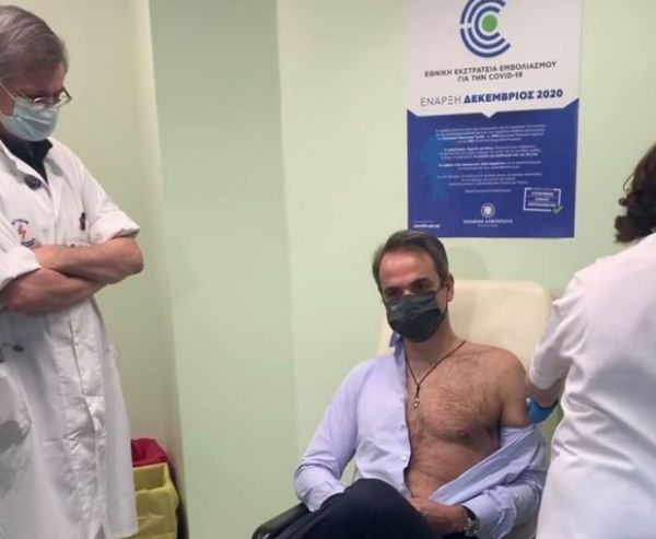 Εμβόλιο : Έκανε τη δεύτερη δόση στο «Αττικόν» ο Κυριάκος Μητσοτάκης