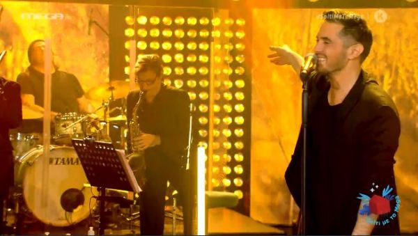 Μεγάλες επιτυχίες από τον δίσκο ορόσημο για τον Χατζηγιάννη «Κρυφό φιλί»