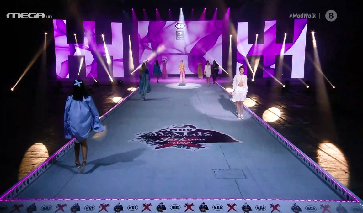 MadWalk 2020 : To Maison Faliakos παρουσίασε τις δημιουργίες του με τη Ρένα Μόρφη να ερμηνεύει το «Ιπποτικό»