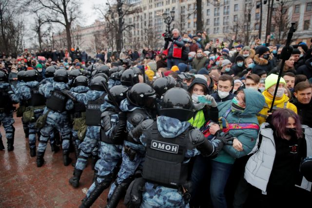 Ρωσία : Xιλιάδες στη διαδήλωση υπέρ του Ναβάλνι – Συνέλαβαν τη γυναίκα του