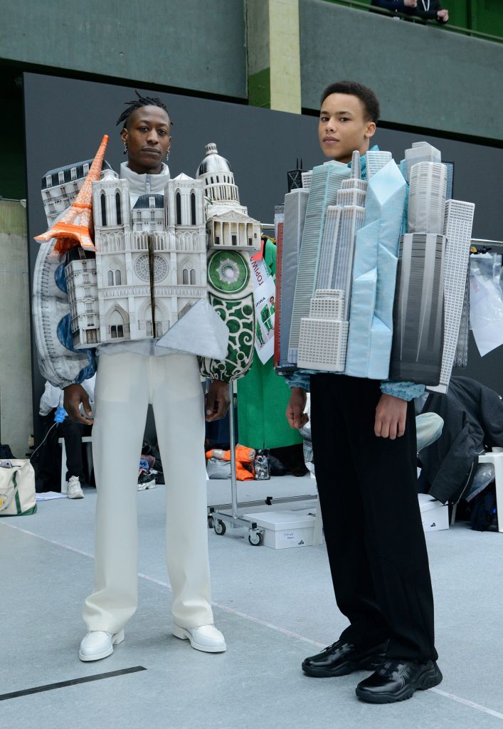 Louis Vuitton: Πουπουλένια μπουφάν με τρισδιάστατα μνημεία του Παρισιού