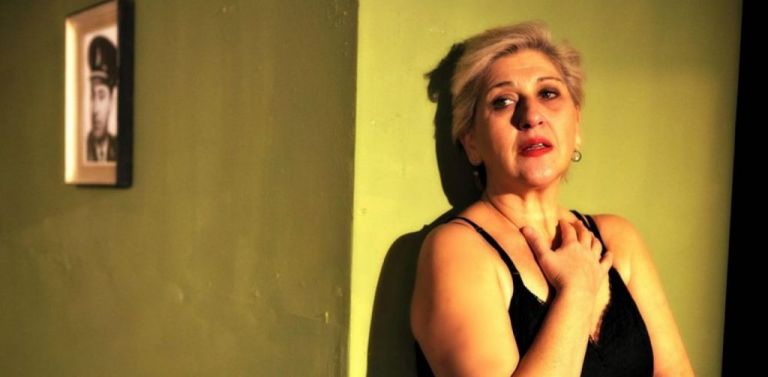 Νέα καταγγελία για τον Γιώργο Κιμούλη από την Μπέττυ Νικολέση: «Κλαίγαμε στα καμαρίνια»