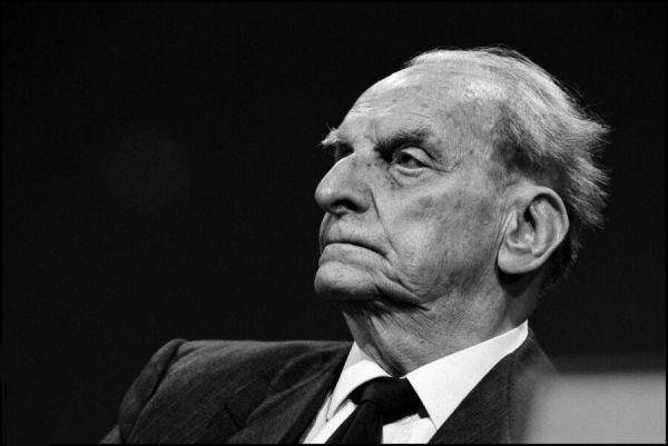 Νορμπέρτο Μπόμπιο : Η πάλη του φωτός του λόγου ενάντια στα σκοτάδια της προκατάληψης