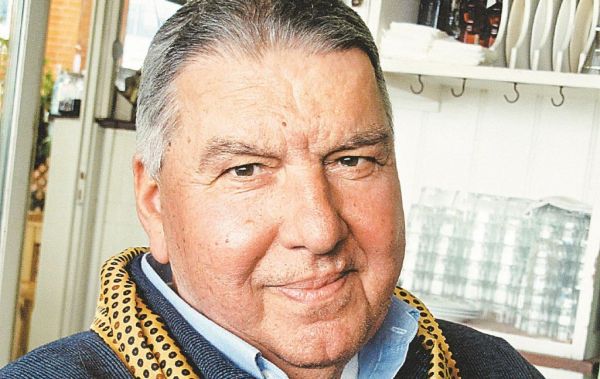 Γιάννης Κοντός: Ο γκρεμός, η θάλασσα, η απογείωση