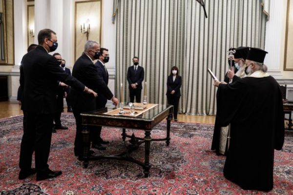 Ανασχηματισμός : Ορκίστηκε η τρίτη ομάδα των νέων υφυπουργών – Με πολιτικό όρκο Αμυράς, Γιατρομανωλάκης
