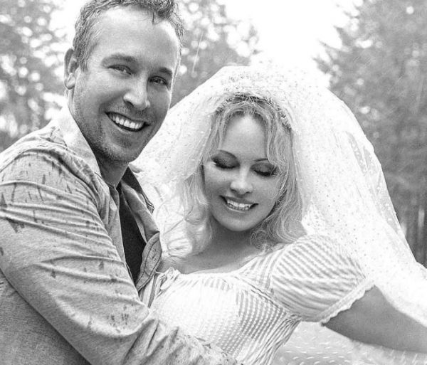 Πάμελα Άντερσον : Τέταρτος γάμος για την σταρ του Baywatch