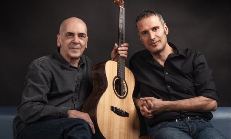 Ο Περίδης και ο Ανδρουλιδάκης παίρνουν τις κιθάρες τους και καταργούν τις αποστάσεις