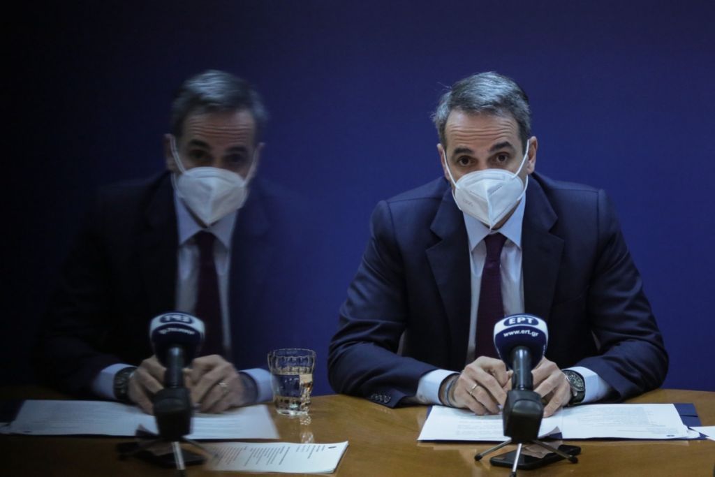 Μπρα ντε φερ της κυβέρνησης με τον… κοροναϊό, υπό την απειλή πισωγυρίσματος