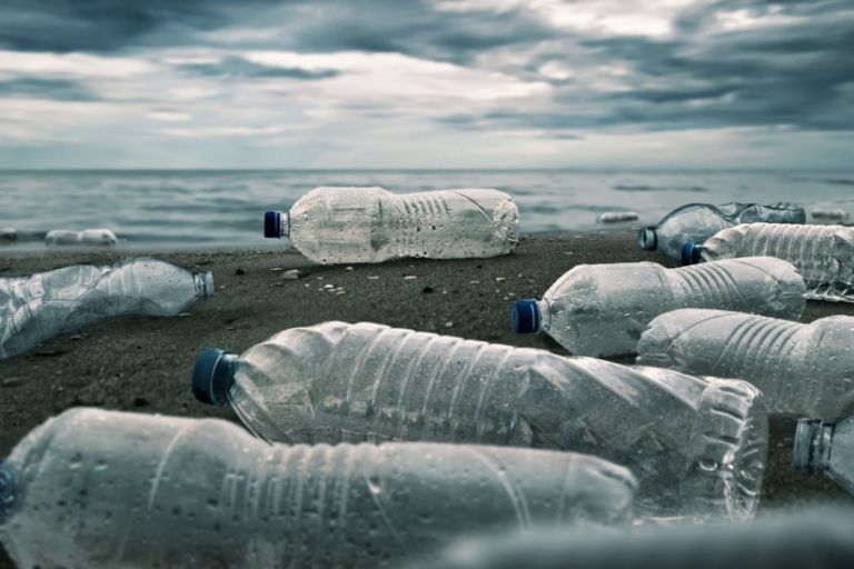 Πλαστικά : Ποιες κατηγορίες σταματά να προμηθεύεται το Δημόσιο από τον Φεβρουάριο