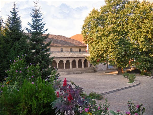 Βήσσανη Πωγωνίου : Ο ναός με το «χαγιάτι» και η μονή Άβελ