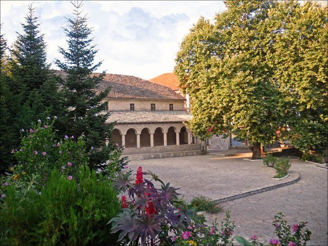 Βήσσανη Πωγωνίου : Ο ναός με το «χαγιάτι» και η μονή Άβελ