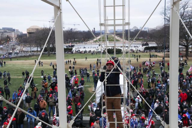 Καπιτώλιο : Σε κρίσιμη κατάσταση 24χρονος που έπεσε από σκαλωσιά