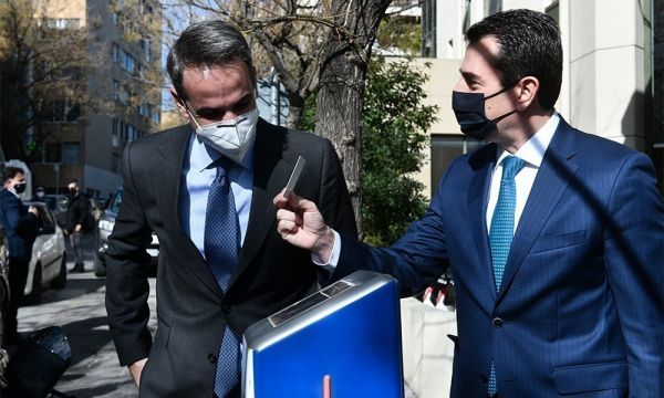 Τι σημαίνουν οι επισκέψεις Μητσοτάκη στα υπουργεία