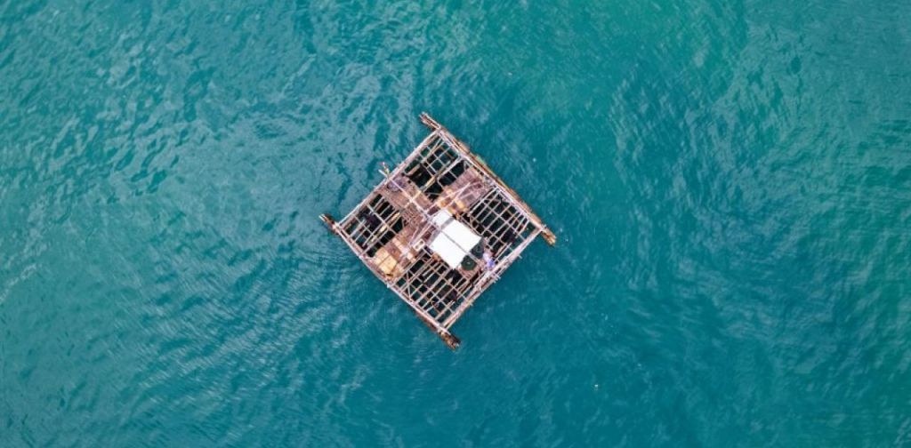 Ταξίδεψε από την Τουρκία στη Χίο με ξύλινη σχεδία – Τον περισυνέλλεξε πλοίο γραμμής