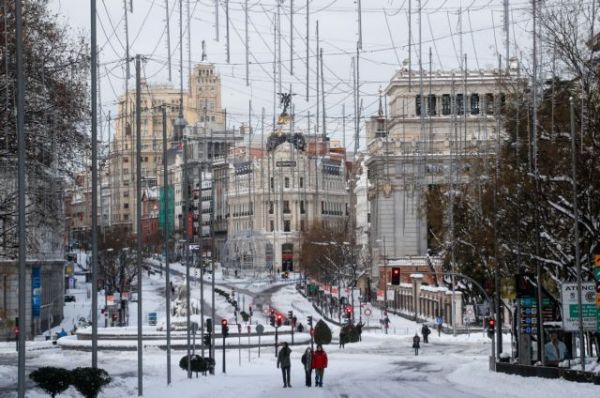 Ισπανία : Παρέλυσε η κυκλοφορία εξαιτίας σφοδρής χιονοθύελλας – Μεγάλη κινητοποίηση για τη διανομή των εμβολίων