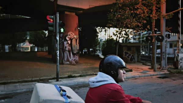 Επιτέλους, κυκλοφόρησε ο ύμνος των ντελιβεράδων