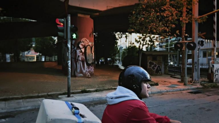 Επιτέλους, κυκλοφόρησε ο ύμνος των ντελιβεράδων