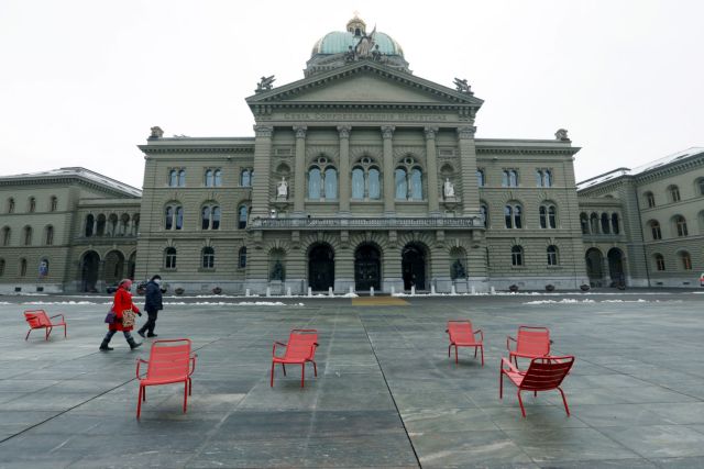 Κοροναϊός : Με χρεοκοπία απειλούνται τα μισά εστιατόρια και ξενοδοχεία στην Ελβετία