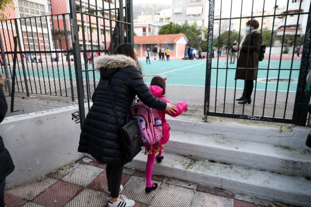 Τσακρής : Ανησυχία για τις επόμενες μέρες – Επιθετική στα παιδιά η βρετανική μετάλλαξη