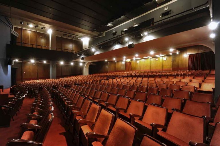 Ο σύλλογος σπουδαστών του Εθνικού Θεάτρου καλεί τους φοιτητές να καταγγείλουν περιστατικά βίας