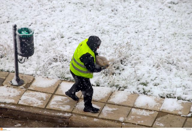 Σαρώνει η κακοκαιρία – Επιχείρηση απεγκλωβισμού δύο ατόμων στην ορεινή Θεσσαλονίκη