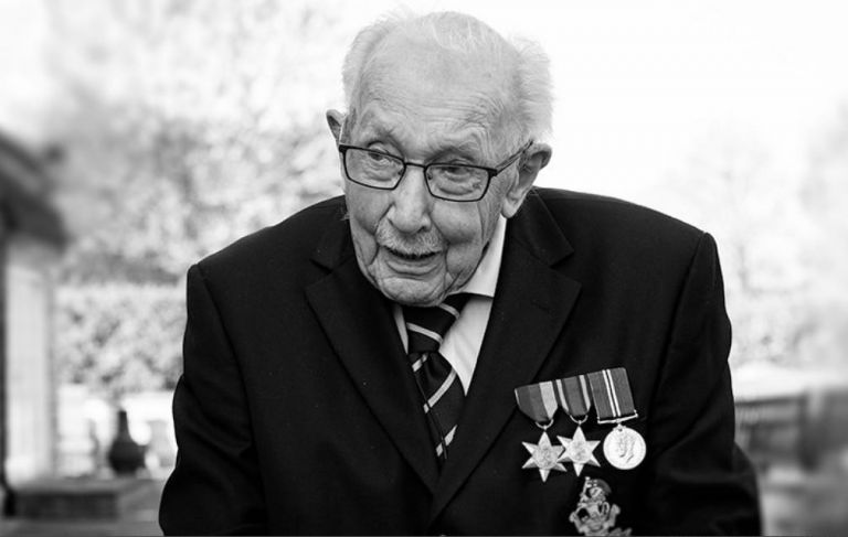 «Κάπτεν Τομ» : Στο νοσοκομείο με κοροναϊό ο βετεράνος που συγκέντρωνε χρήματα για το NHS