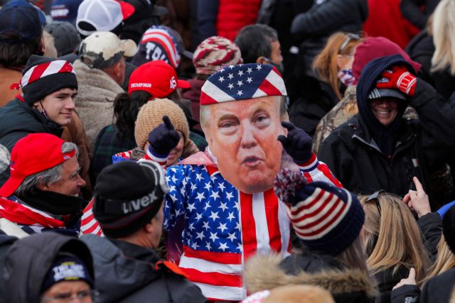 Συνεχίζονται οι πιέσεις: Ρεπουμπλικάνος βουλευτής ζητά ανοιχτά την καθαίρεση Τραμπ