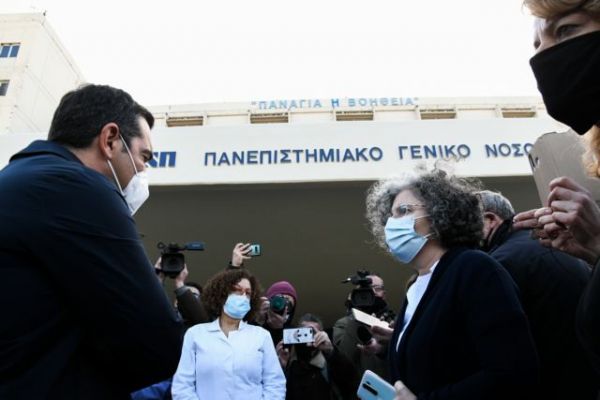 Κόντρα Τσίπρα και κυβέρνησης για τους ρυθμούς του εμβολιασμού