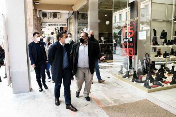 Τσίπρας : Διαγραφή χρεών για μικρομεσαίες επιχειρήσεις – Επιλογή της κυβέρνησης τα λουκέτα