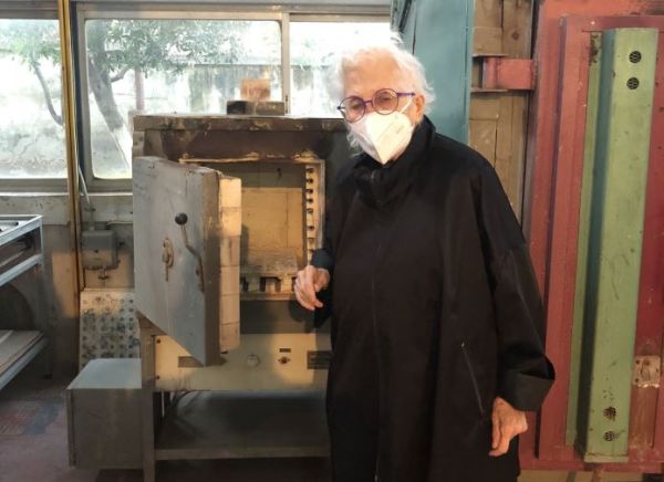 Ελένη Βερναδάκη: Πρόταση Μενδώνη για να κηρυχθεί μνημείο το εργαστήριο της σπουδαίας κεραμοπλάστριας