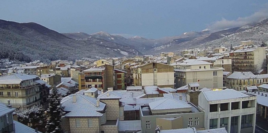 Κακοκαιρία «Λέανδρος» : Σε εξέλιξη η ψυχρή εισβολή – Χιόνια στην Πάρνηθα και θερμοκρασίες κάτω του μηδενός