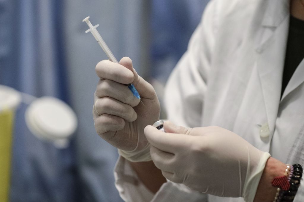 Μόσιαλος : Απαντήσεις για το εμβόλιο κατά του κοροναϊού