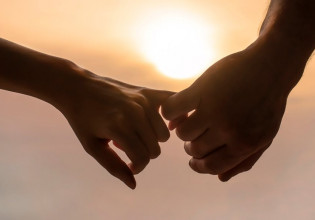 Τα ζώδια που ερωτεύονται με την πρώτη ματιά