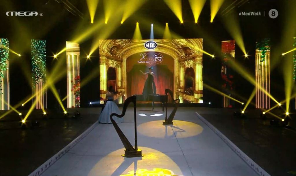 MadWalk 2020 : Η Ήβη Αδάμου γίνεται «Σκλάβα» του οίκου Vassilis Zoulias